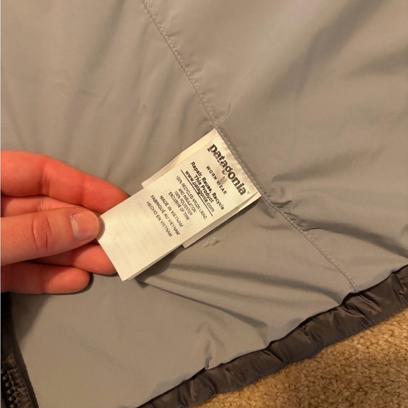Patagonia Women's Gray Quilted Jacket - Picture 2 of 7